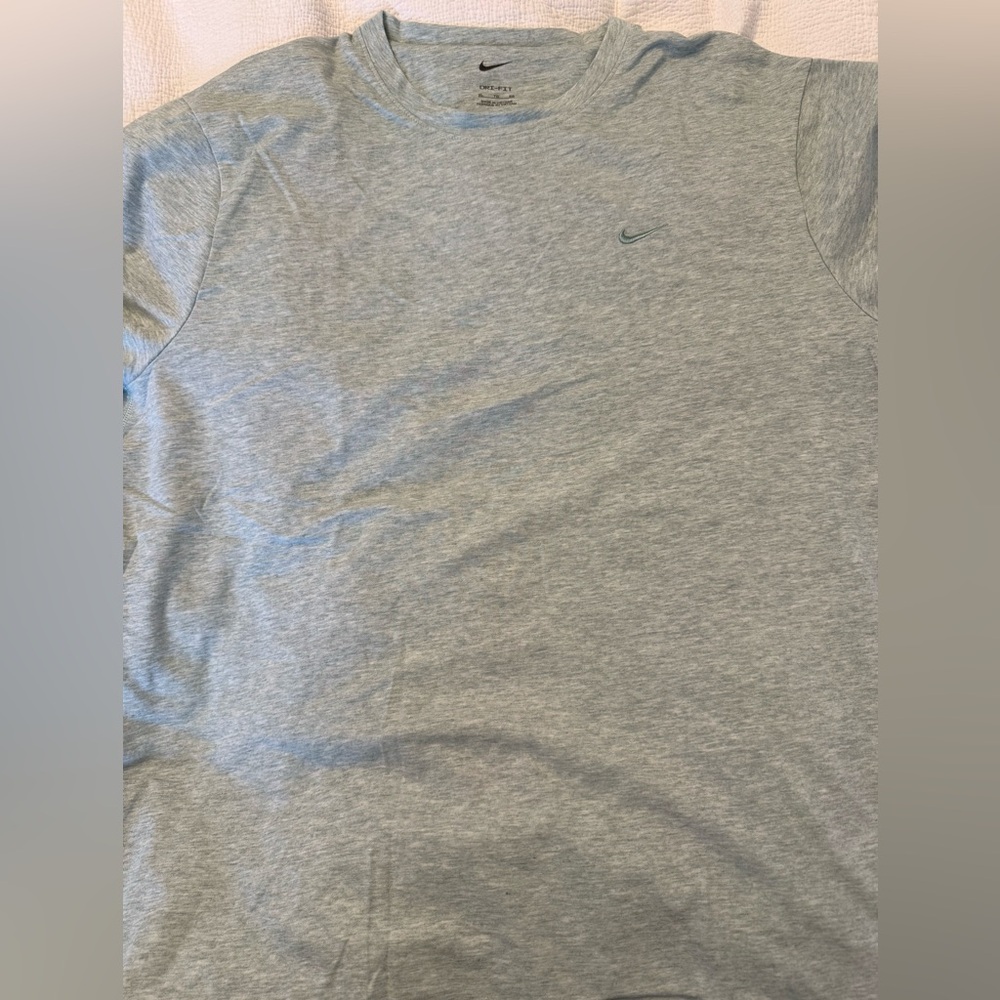 Nike Men's mint heather dry fit XL tshirt. Fits closer to large.